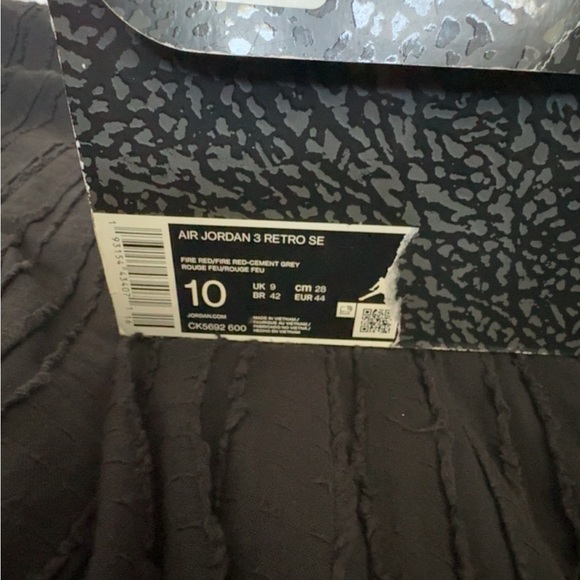 Jordan 3 “Unite” Size 10 - Picture 2 of 7